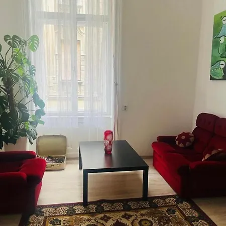 Ejjeli Majom Albergue