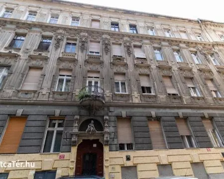 Ejjeli Majom Budapeste