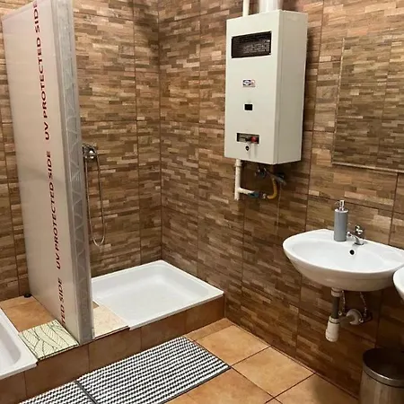 Ejjeli Majom Auberge de jeunesse *