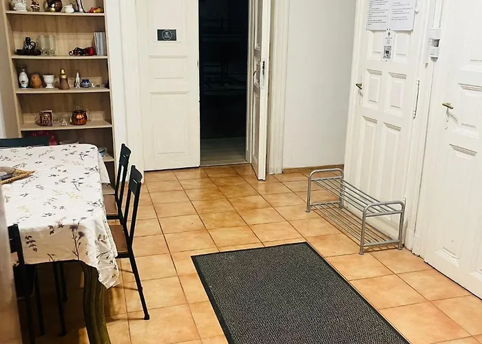 Ejjeli Majom * Budapesta