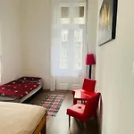 Ejjeli Majom Hostel